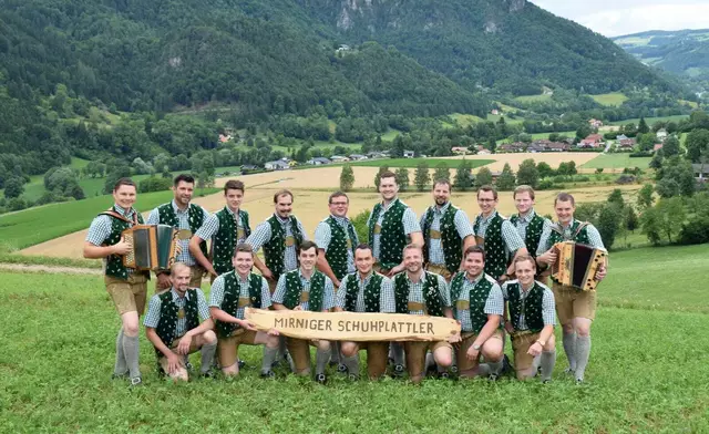 Die Mirniger Schuhplattler freuen sich auf zahlreiche Besucher. | Foto: Mirniger Schuhplattler