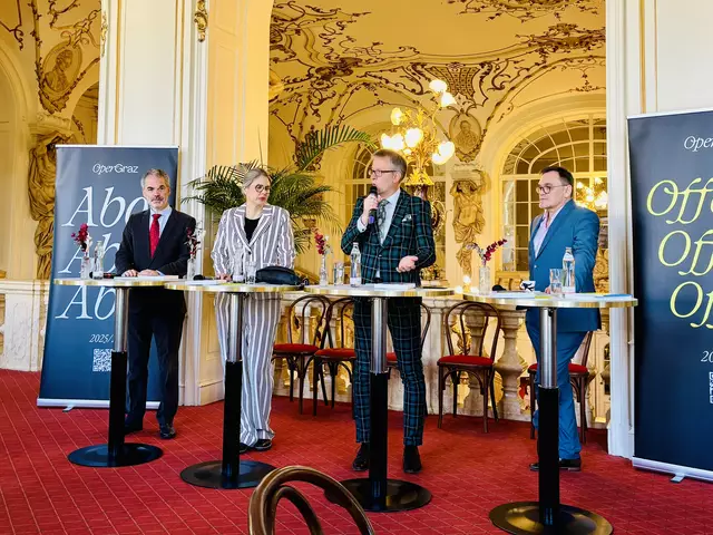 Präsentierten das Programm der Oper Graz für die kommende Spielzeit: Chefdirigent Vassilis Christopoulos, Chefdramaturgin Katharina John, Intendant Ulrich Lenz und Ballettdirektor Dirk Elwert (v. l.) | Foto: MeinBezirk
