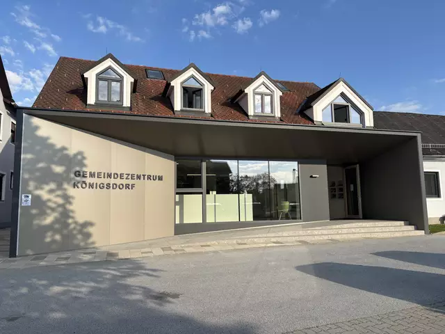 In nur sieben Monaten Bauzeit verwandelte sich das alte Raika-Gebäude in Königsdorf in ein modernes Gemeindezentrum.  | Foto: Elisabeth Kloiber