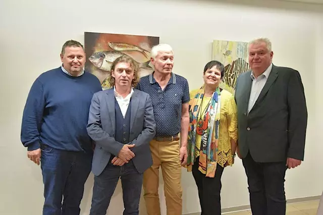 Bürgermeister Hannes Grabner, Herbert Zarnhofer, Luis Feichtinger, Gerti Schneider, Bankstellenleiter Siegfried Haidenbauer (v. l.).