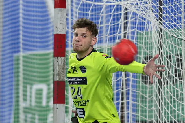 Julian Mitterdorfer im Tor der Füchse konnte die Niederlage in Linz nicht verhindern. | Foto: GEPA pictures/Daniela Moser
