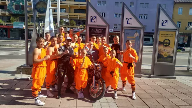 Vor und im ece Kapfenberg fühlten sich die Mönche wohl.  | Foto: Andrea Stelzer