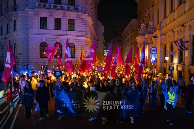 5.500 Menschen haben laut Veranstalter am Fackelzug der SJ Wien teilgenommen. | Foto: SJ Wien/Sarah