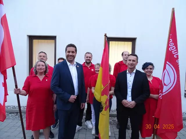 Vizebürgermeister Rainer Schmitl, SPÖ Klubvorsitzender Robert Hergovich und das Team der Hornsteiner SPÖ. 