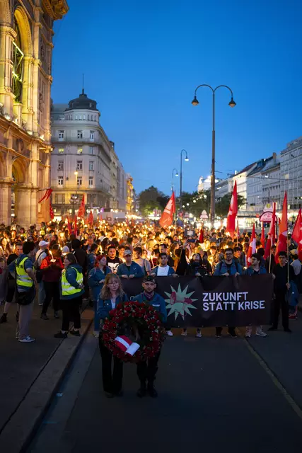 Gemeinsam zog man durch die Wiener Innenstadt.  | Foto: SJ Wien/Sarah