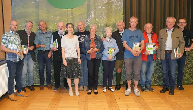 Bei der Jahreshauptversammlung des Alpenvereins Leoben wurden langjährige Mitglieder für ihre Treue geehrt. | Foto: Alpenverein Leoben/Wallner