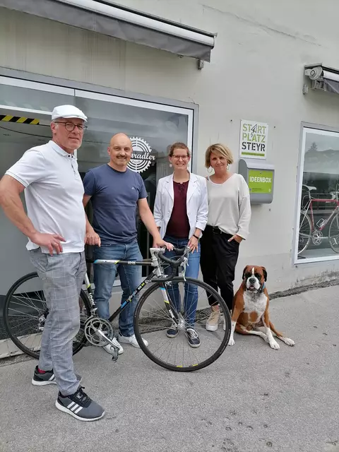 Rainer Fröhlich, Marco Wieser, Vizebürgermeisterin Anna-Maria Demmelmayr und Daniela Zeiner (v. l.). | Foto: TIC Steyr
