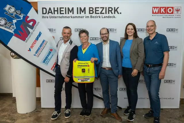 Otmar Ladner (WK Landeck), Johanna Ruetz (Intersport Pregenzer), Gerald Juen (Sparkasse Imst), Stephanie Fritz (WK Landeck) und Stefan Mangott (Seilbahn Komperdell) | Foto: Leo Kittinger