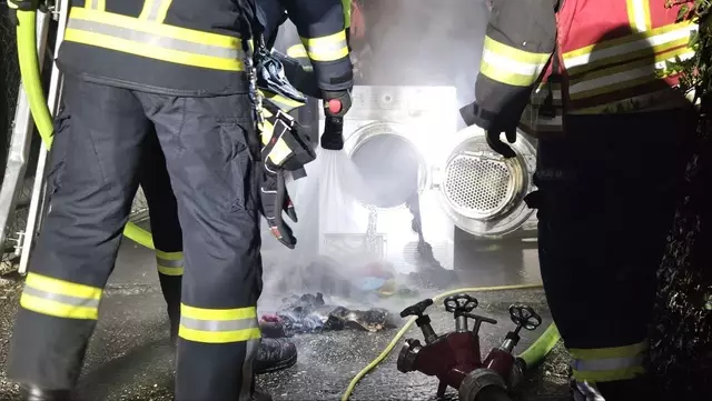 Der aufsteigende Rauch machte die Bewohner auf ein Feuer aufmerksam, das von einem Wäschetrockner im Wirtschaftsraum ausging. | Foto: Symbolbild/ TEAM FOTOKERSCHI.AT / HANNES DRAXLER