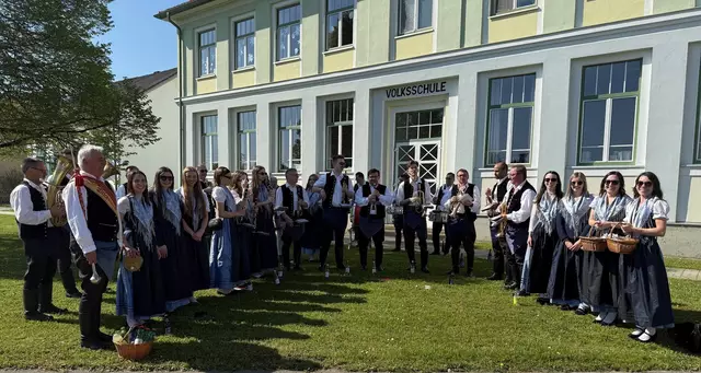 Der Musikverein Trachtenkapelle Mischendorf begleitete die Prozession und den Gottesdienst zum Kirtag. | Foto: Musikverein Mischendorf