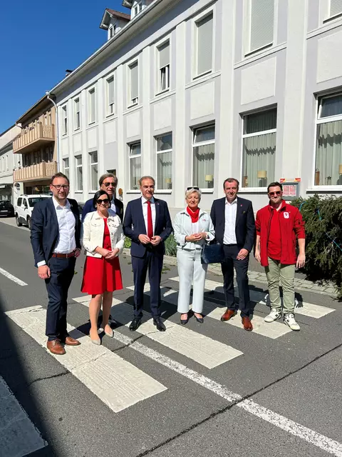 Bezirksmaifeier der SPÖ in Pinkafeld: Landtagsabgeordneter Jürgen Dolesch, Bezirksgeschäftsführerin Carmen Krutzler, Bürgermeister Kurt Maczek, Landesrat Leonhard Schneemann, Landtagsabgeordnete. Doris Prohaska, Landtagsabgeordneter Christian Drobits, Vizebürgermeister Adrian Kubat | Foto: SPÖ Bezirk Oberwart