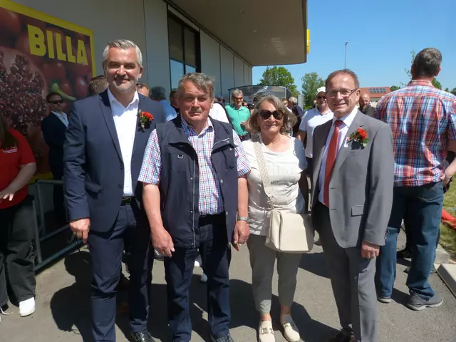 Landesrat Mag. Heinrich Dorner unterhielt sich vor Ort mit zahlreichen Besucher:innen. 