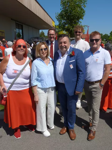 Bruno Stutzenstein, Bürgermeister von Stoob, war auch vor Ort. 