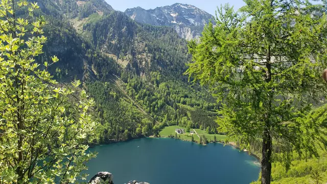 Blick vom vorderen Signalkogel zum vorderen Langbathsee