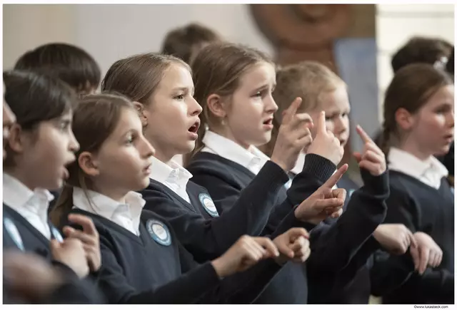 Der Chorus Primus - Kinderchor der Wiener Sängerknaben  gab sein Frühlingskonzert in der Pfarrkirche Altsimmering - St. Laurenz.  | Foto: chorus primus - lukas beck