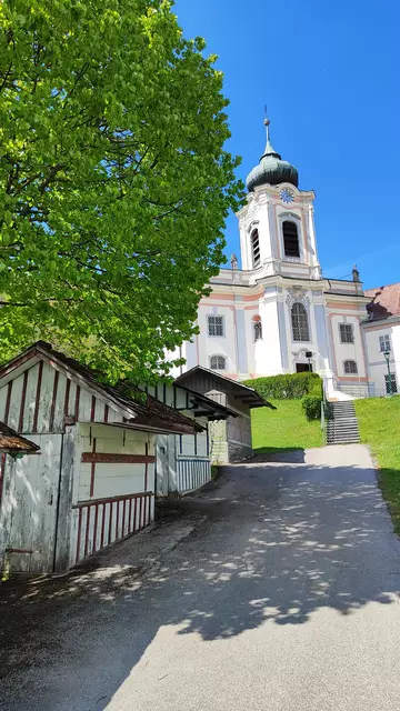 mir gefallen die kleinen Häuschen mit Devotionalien immer gut... | Foto: I.Wozonig