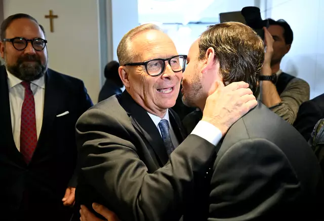 Besonders viele ÖVP-Stimmen aus 2020 wanderten zu Neos. Sehr zu Missgunst von ÖVP-Spitzenkandidat Karl Mahrer (Mitte). | Foto:  HANS KLAUS TECHT / APA / picturedesk.com