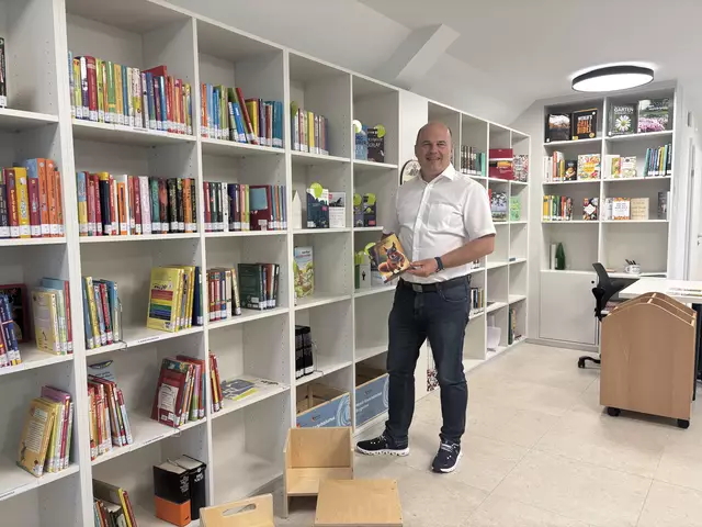 Im Obergeschoß des neuen Gemeindezentrums findet die Bibliothek nun ausreichend Platz zum Lesen und Stöbern nach Büchern. | Foto: Elisabeth Kloiber