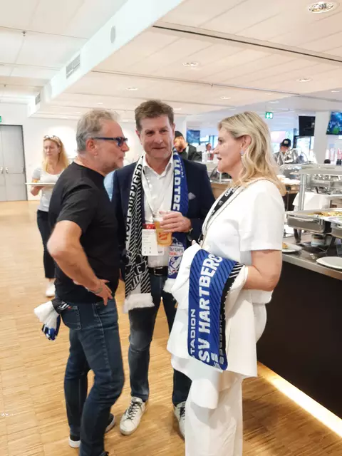 Mit den Songs von Gottfried Würcher (l.)  und den Nockis wurde dann der Cupsieg gefeiert.  | Foto: Peter Tiefling 