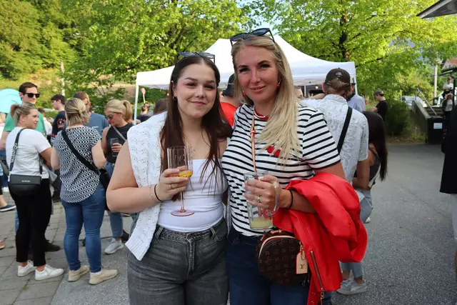 Ratschen, Freunde treffen und das Wetter genießen: Das war das Motto des Abends. | Foto: MeinBezirk.at