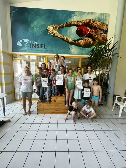 Sieger Bruststaffeln Volksschulen | Foto: Horst Seifter