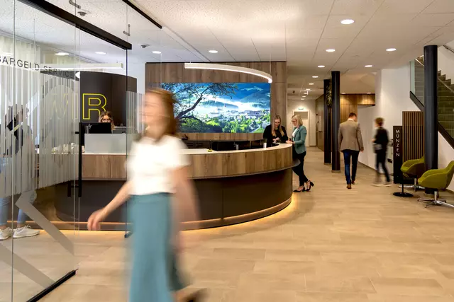 In der Bankstelle Birkfeld wurde nicht nur funktionale Effizienz, sondern auch ein angenehmes Ambiente geschaffen. | Foto: Ramona Kielnhofer