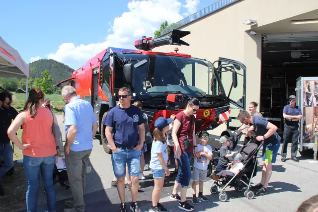 Der „Panther“ der Airportfeuerwehr Innsbruck war ein Besuchermagnet. | Foto: Manfred Jordan