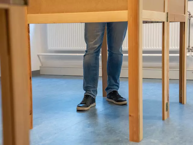 "Noch nie zuvor in der Zweiten Republik hat der Wiener Gemeinderat seine Macht auf einer so dünnen Wählerschaft-Basis aufgebaut", äußert sich SOS Mitmensch-Sprecher Alexander Pollak über die Entwicklung besorgt. (Symbolbild) | Foto: Valentina Marinelić/MeinBezirk