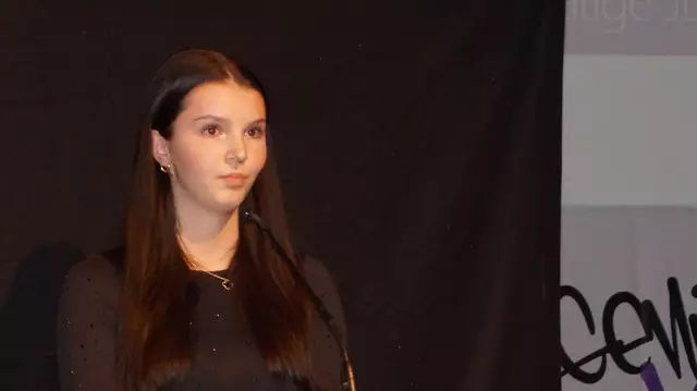 Lea Weiß von der TFBS Landeck wurde Landessiegerin beim Redewettbewerb in Innsbruck. 