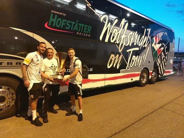 Und jetzt geht es für den Cuppokal mit den Wolfsrudelbus gut bewachst, ab in die Lavanttalarena.  | Foto: Peter Tiefling/KK