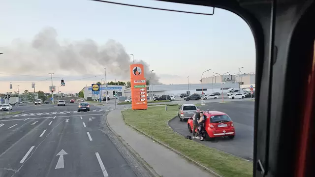 Die Rauchsäule war weithin sichtbar. | Foto: FF WRN