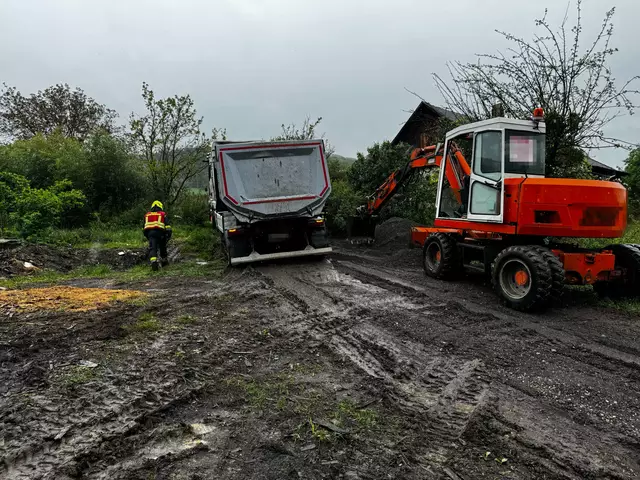 Der Teleskoplader beim Einsatz | Foto: DOKU-NÖ