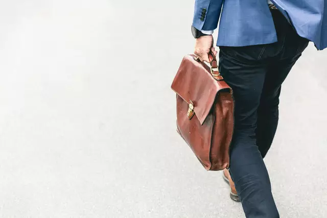 Ein alarmierender Anstieg zeigt sich auch bei der Langzeitbeschäftigungslosigkeit, die in Tirol um +17 % auf 2.005 Personen gestiegen ist. | Foto: Marten Bjork/Unsplash