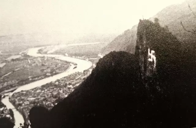 Hakenkreuz am Barmstein.
Foto: Keltenmuseum