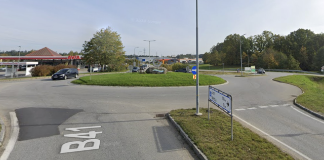 Bei diesem Kreisverkehr in Gmünd kam es zum Unfall. | Foto: Google Maps