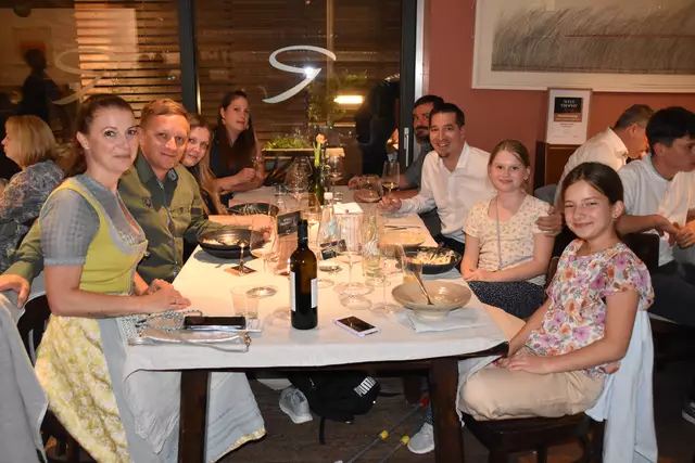 Die Weintrophy erfolgte in gemütlichem Rahmen. | Foto: Michael Strini