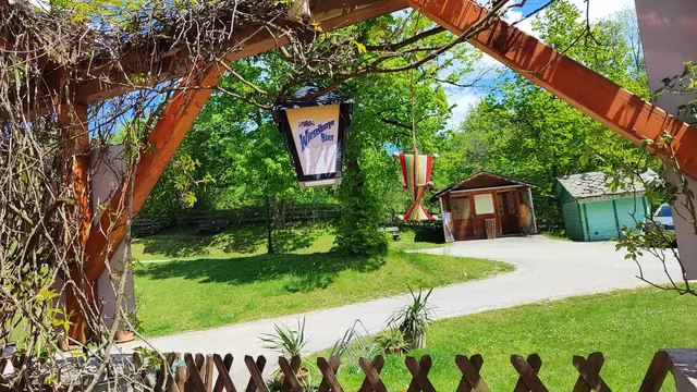 ..im Gastgarten Platz nehmen, und sich verwöhnen lassen... | Foto: I.Wozonig