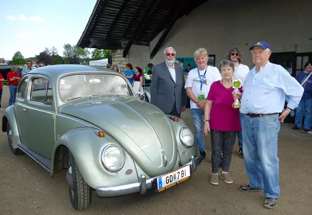 Das älteste Fahrzeug hatte das Ehepaar Gabler vor Ort. | Foto: Hohenegger