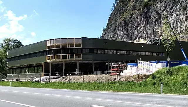 Die Skifabrik "Van Deer" entsteht in Scheffau.
Foto: Josef Wind