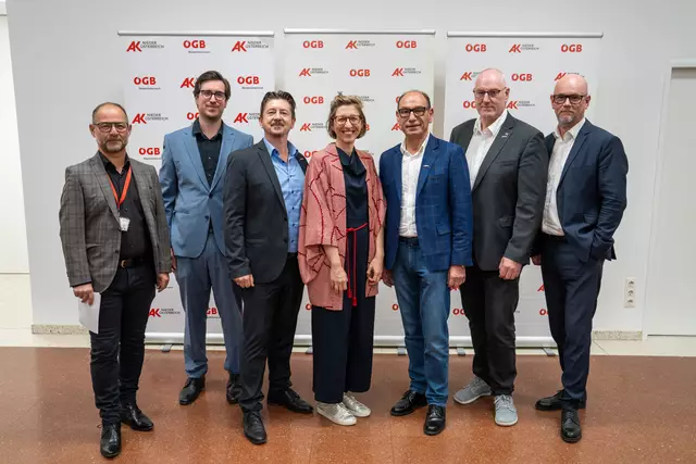 Alfred Jordan (Leiter der AK-Bezirksstelle Korneuburg), Mag. Alexander Hosner (AK-Konsumentenschutzexperte), Herbert Grurl (Leiter der AK-Bezirksstelle Amstetten), Dr. Ursula Janesch (AK-Sozialrechtsexpertin), Gerhard Seban (AK Niederösterreich-Vizepräsident), Helmut Novak (ÖGB-Regionalsekretär), Franz Huss (Abteilungsleiter Pensionsversicherungsanstalt) | Foto: Gattinger/AK Niederösterreich