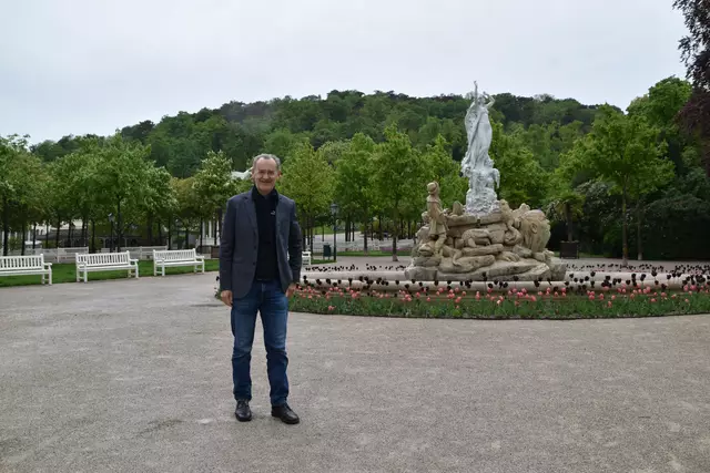 Stadtgartendirektor von Baden, Andreas Kastinger im Kurpark Baden | Foto: Preineder