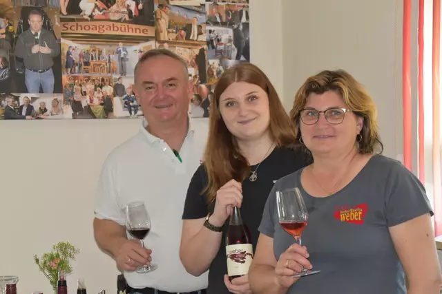Herbert, Verena und Martina Weber freuten sich über viele Besucherinnen und Besucher. | Foto: Michael Strini