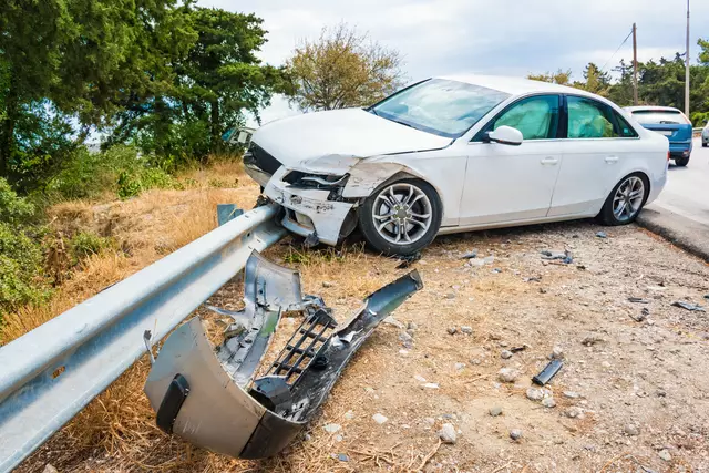 Auf der Mölltal Straße kam es am Freitag zu einem Unfall. (Symbolfoto) | Foto: stock.adobe.com/at/lubos K