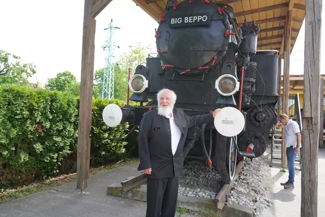 Die Lokomotive 123 wurde vor 100 Jahren in der Lokomotivfabrik in Budapest gebaut. Zum Jubiläum erhält sie den Taufnamen "Big Beppo".  | Foto: Andrea Glatzer