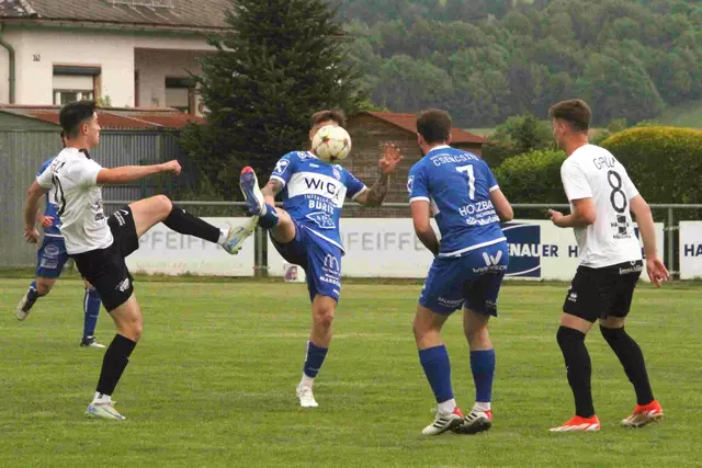 Mit einem Doppelschlag (16.) und (17.) machte Eberau  schnell alles klar und siegte im Spitzenspiel der 2. Liga Süd mit 2:0 in Markt Allhau. | Foto: Peter Seper