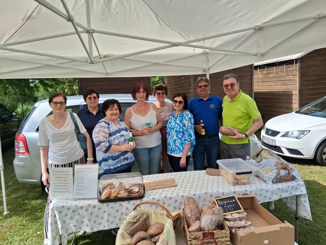 Karla Schöll, Gertraud Wüger, Bettina Wilfinger, Obrau Eva Messerits, Edelgunde Sachs, Teresa Wilfinger, Erwin Grössing und Werner Schöll.
 | Foto: Werner Schöll
