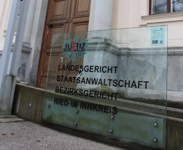 Der 34-Jährige muss sich am 5. Mai am Landesgericht Ried wegen einer Vielzahl an Gewalttaten gegenüber seiner Frau und seinen Kindern verantworten.  | Foto: MB