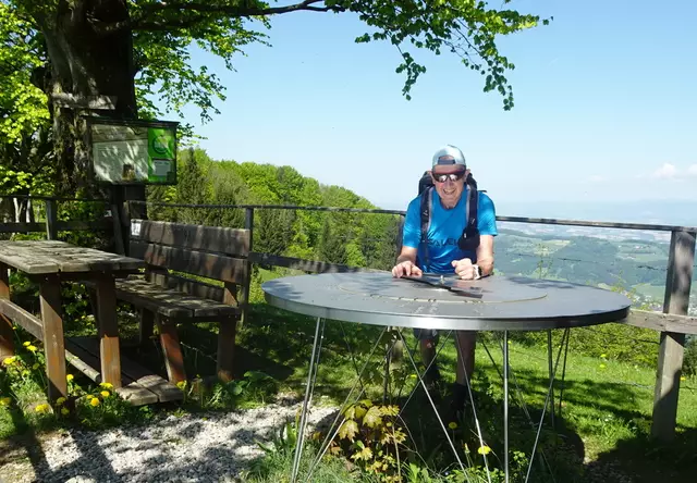 Auf dem Bichlberg mit der schönen Orientierungsscheibe