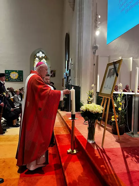 Im Eisenstädter Martinsdom feierte Diözesanbischof Ägidius Zsifkovics ein Requiem für den verstorbenen Papst Franziskus. | Foto: Diözese Eisenstadt/Rothleitner-Reinisch