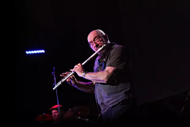 Mit seiner markanten Flöte und ungebrochener Energie – Ian Anderson war und bleibt der kreative Mittelpunkt von Jethro Tull.